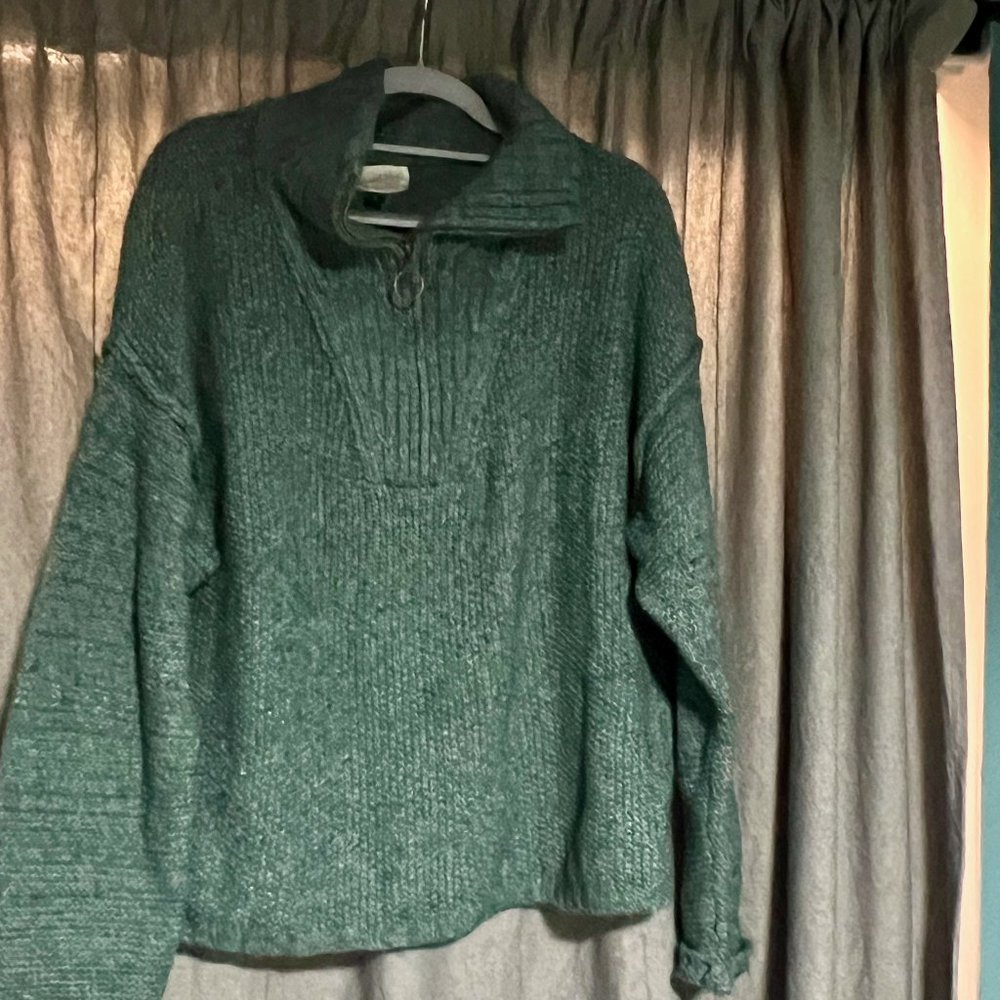 Universal Thread Green Collared Sweather